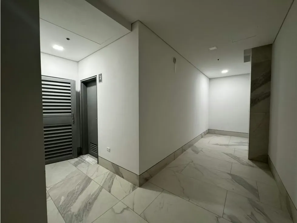Oficina en obra limpia en torre Corporativa de Lujo - 14