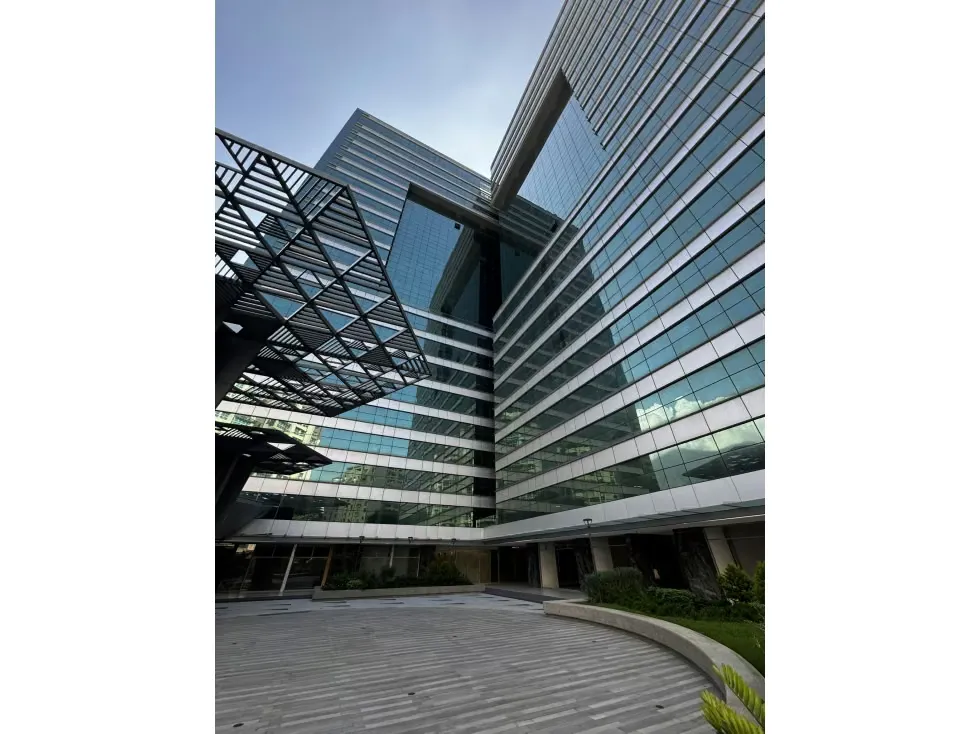 Oficina en obra limpia en torre Corporativa de Lujo - 4