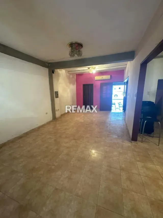 En Venta Casa en zona Centro Este - 4