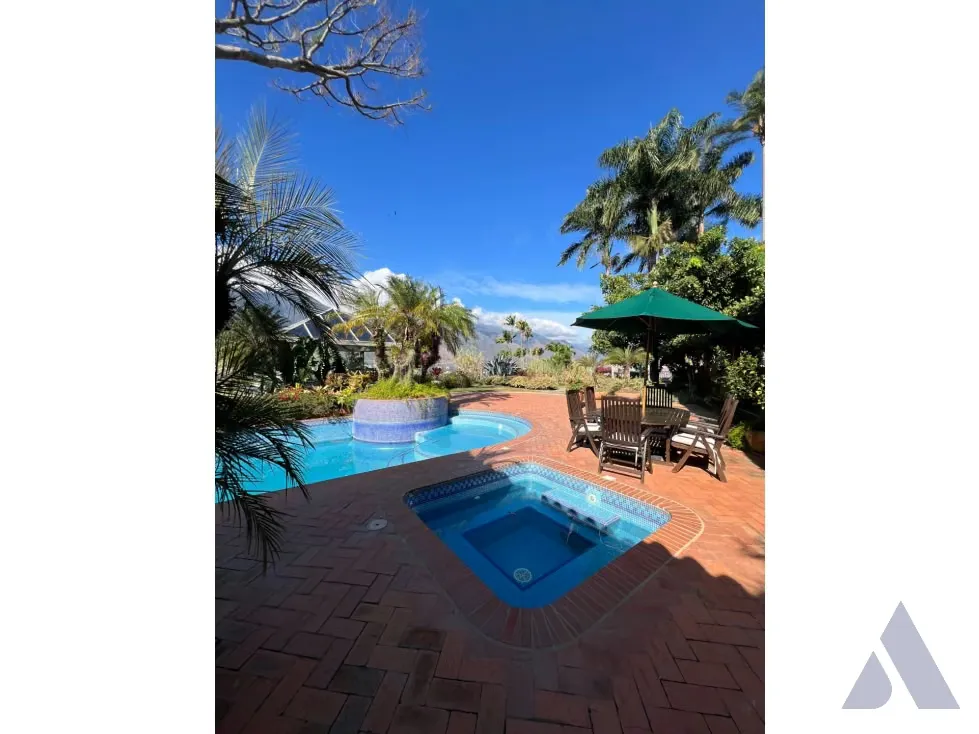 Vendo/Alquilo Casa 1843m2 Lomas del Mirador 6787 - 6