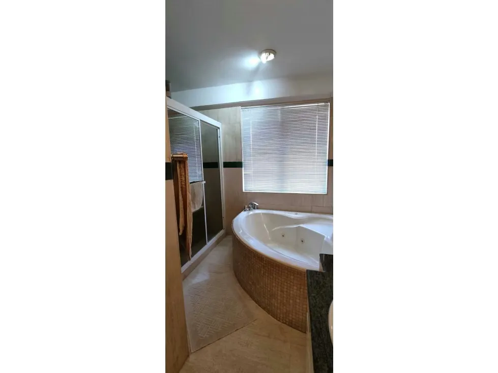 Vendo/alquilo apto Las Canoas353m2/3h+s+e/5b/3p/muelle/ Lecherías 4999 - 14