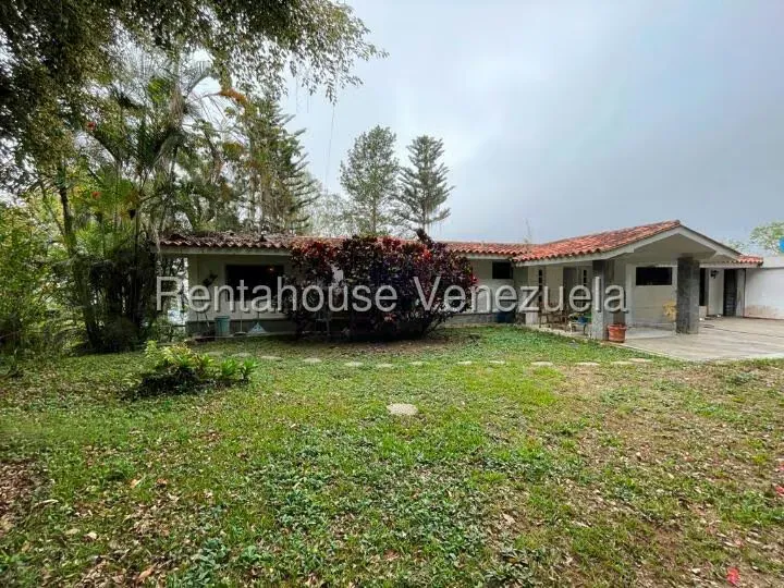 Casa (Duplex) en Venta en Los Guayabitos, Distrito Metropolitano