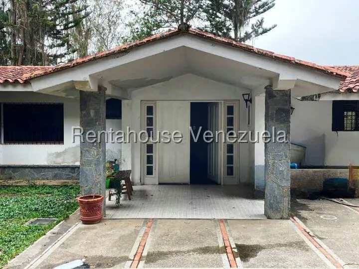 Casa (Duplex) en Venta en Los Guayabitos, Distrito Metropolitano - 3