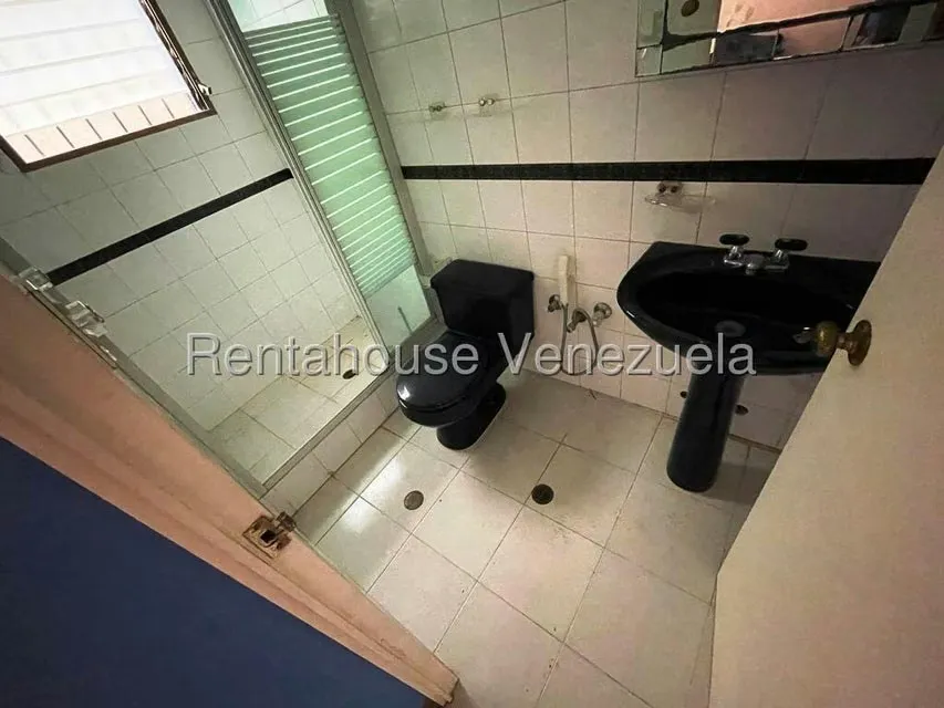 Casa (Duplex) en Venta en Los Guayabitos, Distrito Metropolitano - 73