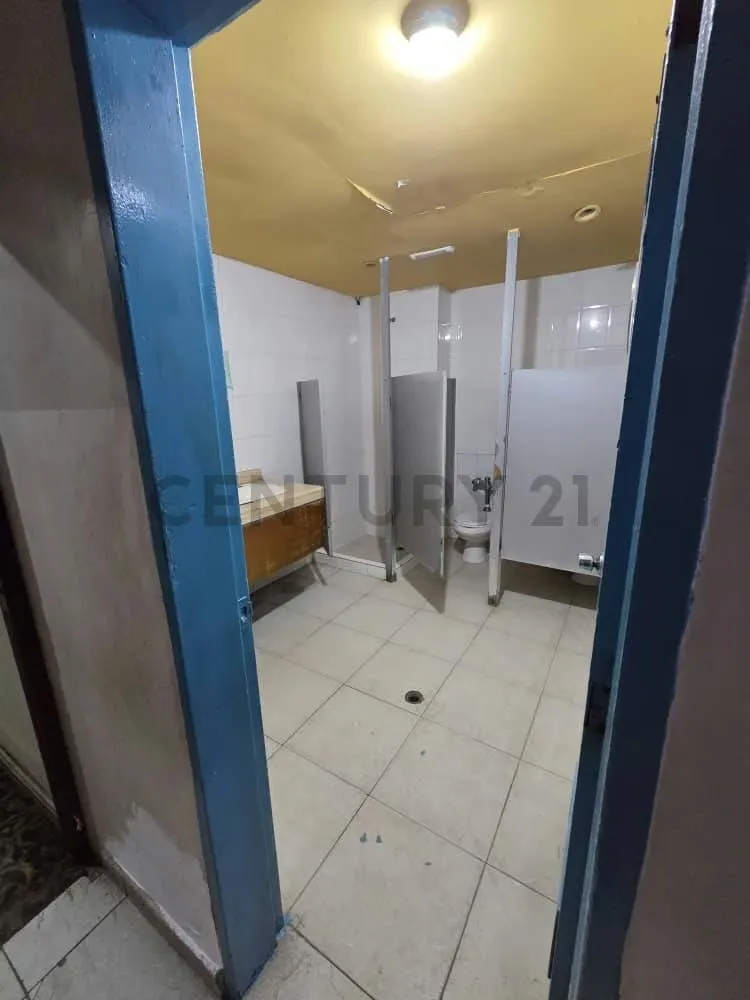 Local comercial de alto impacto en Porlamar de 1.472 m² - 12