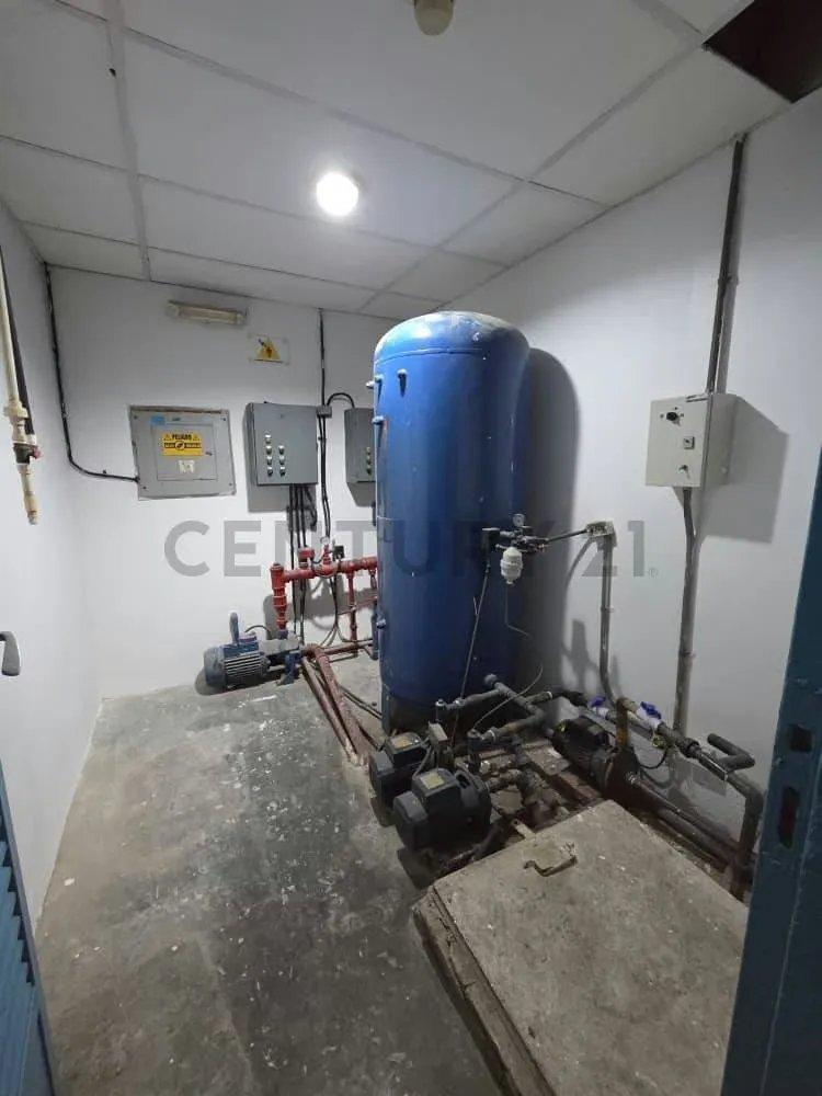 Local comercial de alto impacto en Porlamar de 1.472 m² - 17