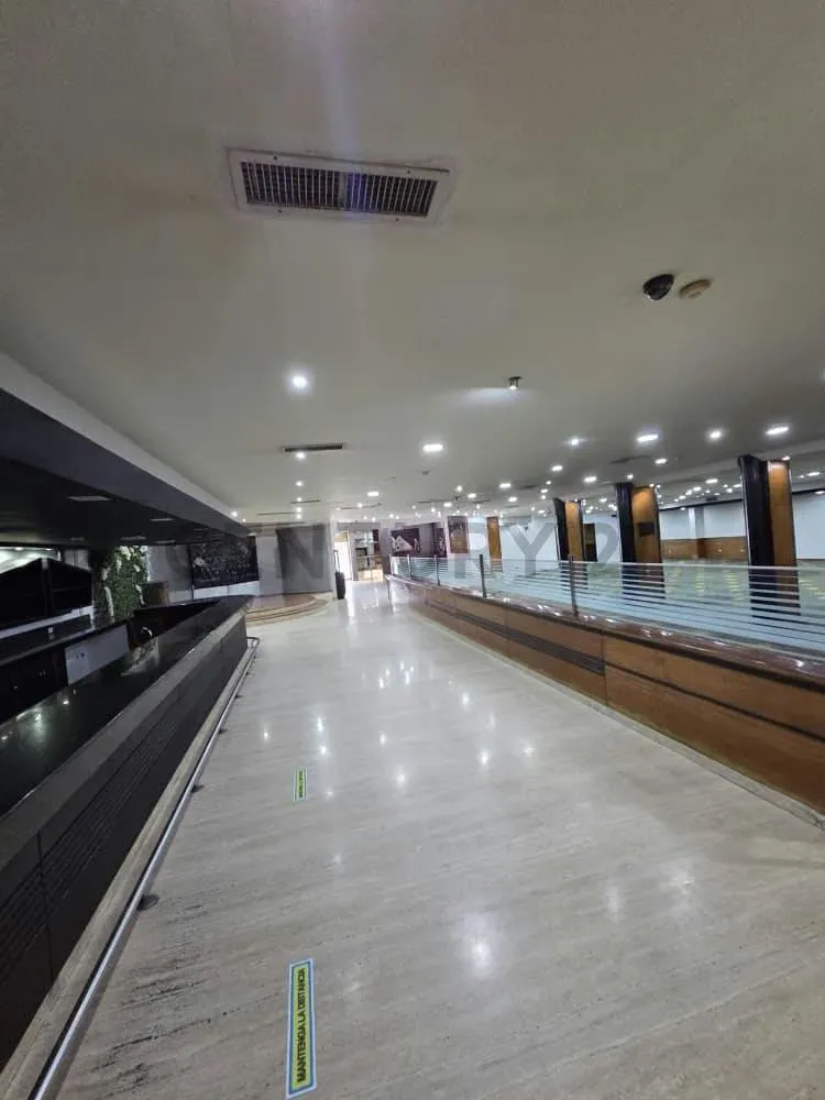 Local comercial de alto impacto en Porlamar de 1.472 m² - 19