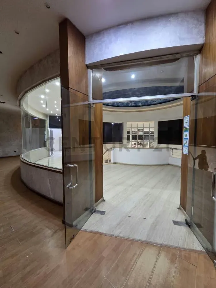 Local comercial de alto impacto en Porlamar de 1.472 m² - 24