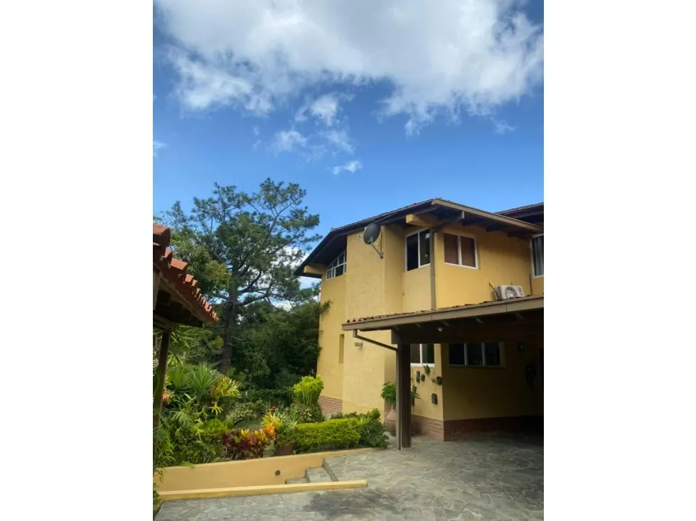 Vendo casa 640m2 6h/6b/5p Los Geranios 8262