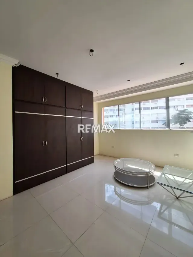 EN VENTA EDIFICIO COMERCIAL EN JUAN GRIEGO - 11