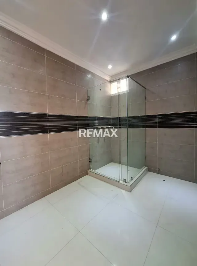 EN VENTA EDIFICIO COMERCIAL EN JUAN GRIEGO - 13