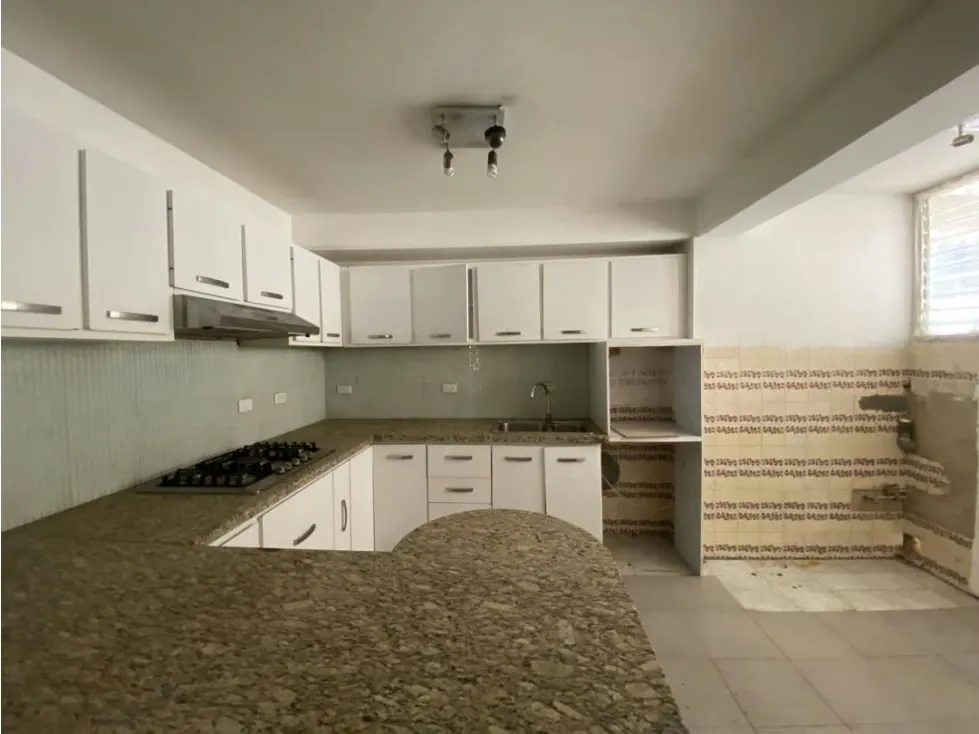 Se vende edificio 1650m2 Las Mercedes 8794 - 8