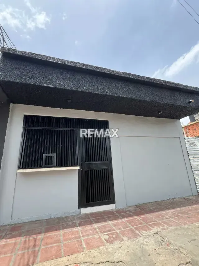 Local en Alquiler a pie de calle, Av prolongación Paseo Colón- Sector El Paraiso