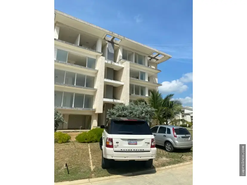 Apartamento en venta 78 m2 + 17 m2 terraza + 33m2 jardín. COD 4731183