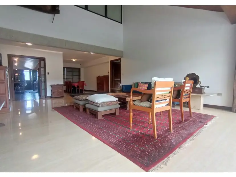 Apartamento en Alquiler Tipo PH Colinas de Bello Monte 4H/4B/2PE/1M