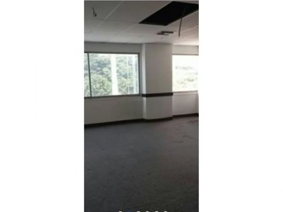 Se Alquila excelente Local Comercial de 1000 M2 en los Chaguaramos - 4