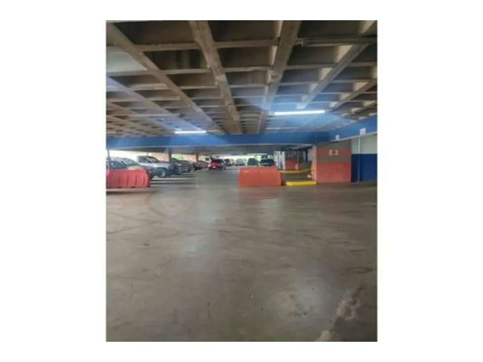 Se Alquila excelente Local Comercial de 1000 M2 en los Chaguaramos - 6