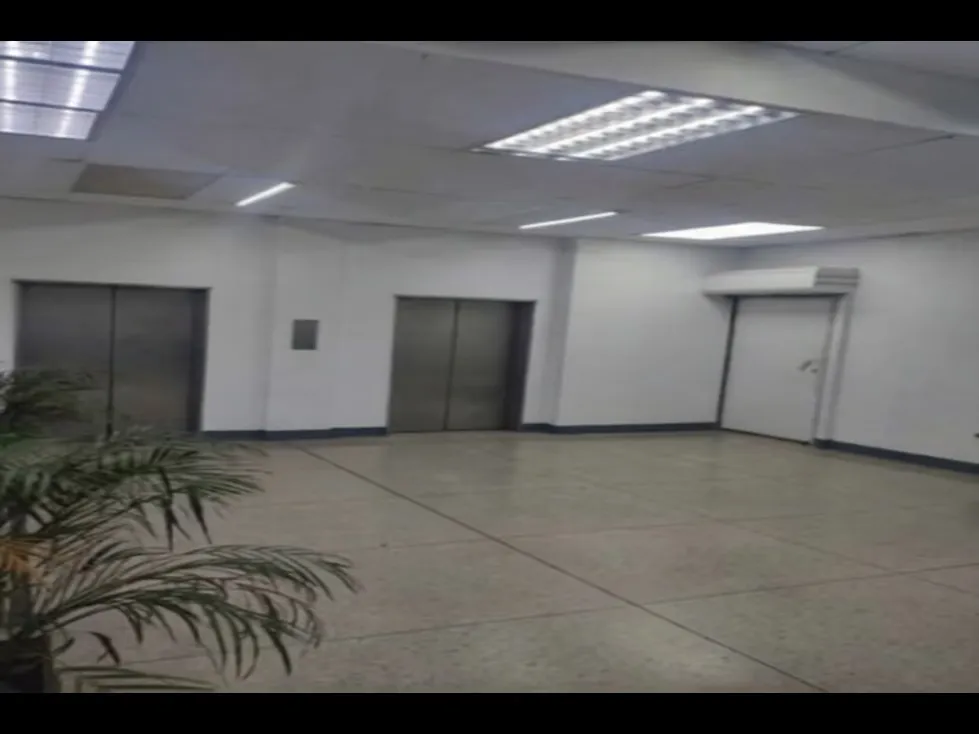 Se Alquila excelente Local Comercial de 1000 M2 en los Chaguaramos - 7