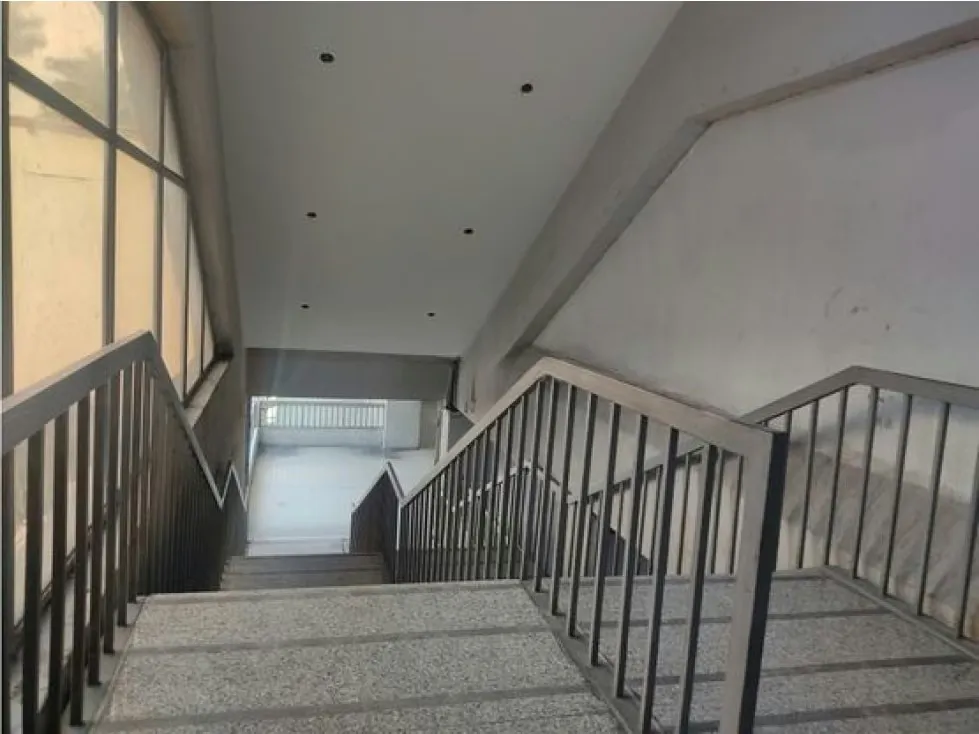 Se Alquila excelente Local Comercial de 1000 M2 en los Chaguaramos - 9