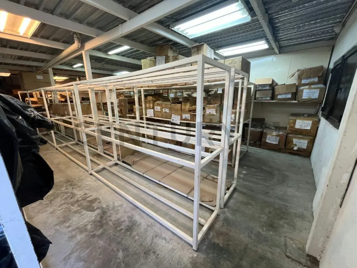 Casa de tres niveles de 700 m² con montacargas para oficinas o industria - 11