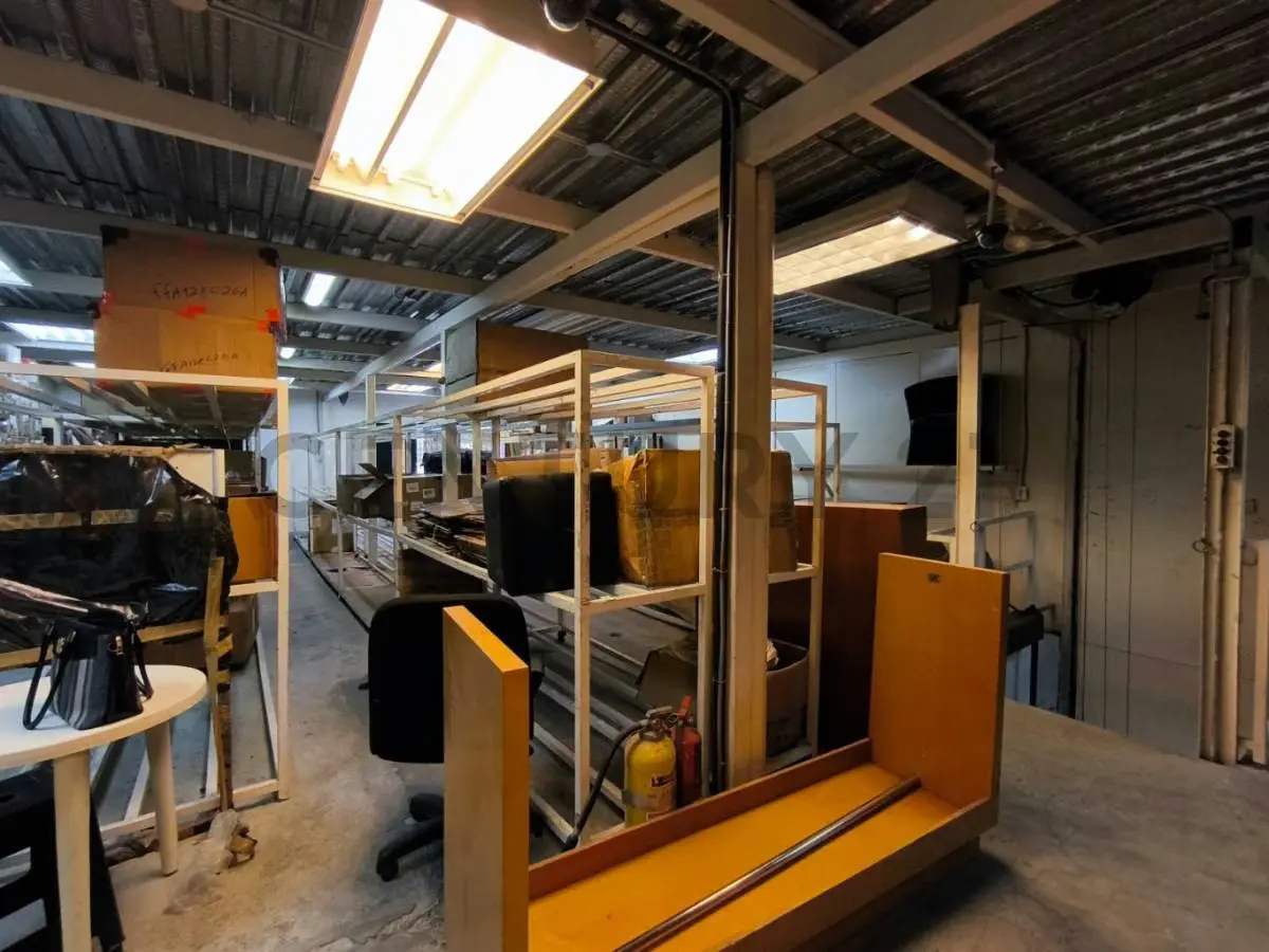Casa de tres niveles de 700 m² con montacargas para oficinas o industria - 12