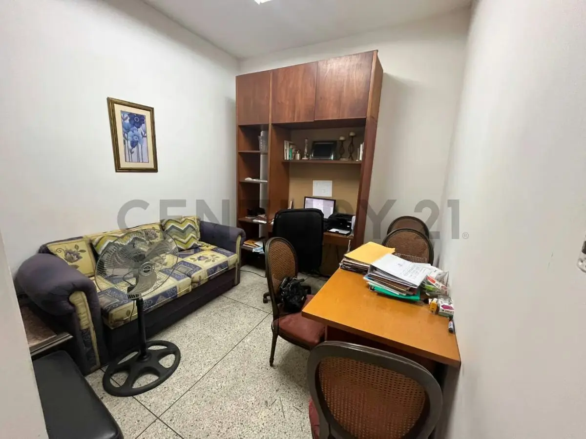 Casa de tres niveles de 700 m² con montacargas para oficinas o industria - 19