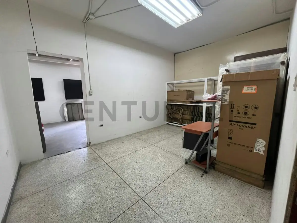 Casa de tres niveles de 700 m² con montacargas para oficinas o industria - 20