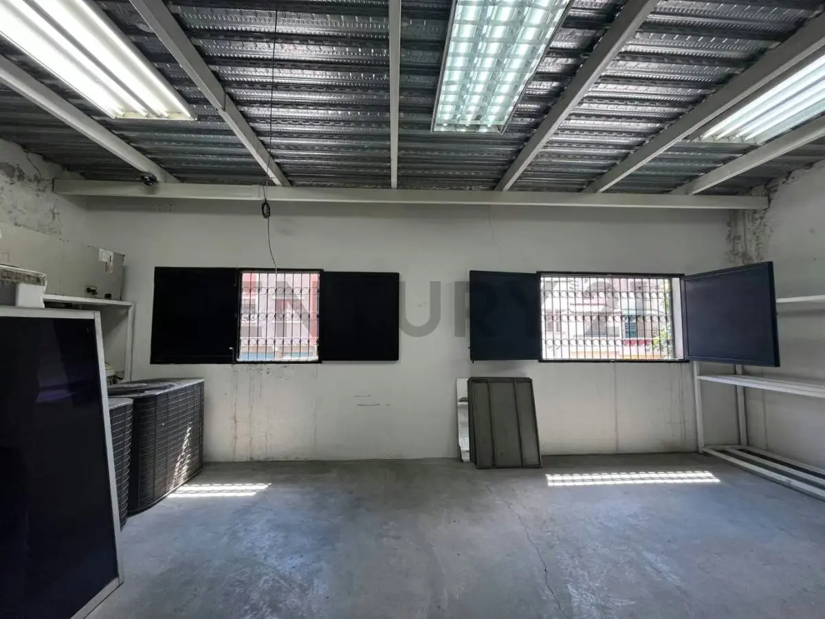 Casa de tres niveles de 700 m² con montacargas para oficinas o industria - 21