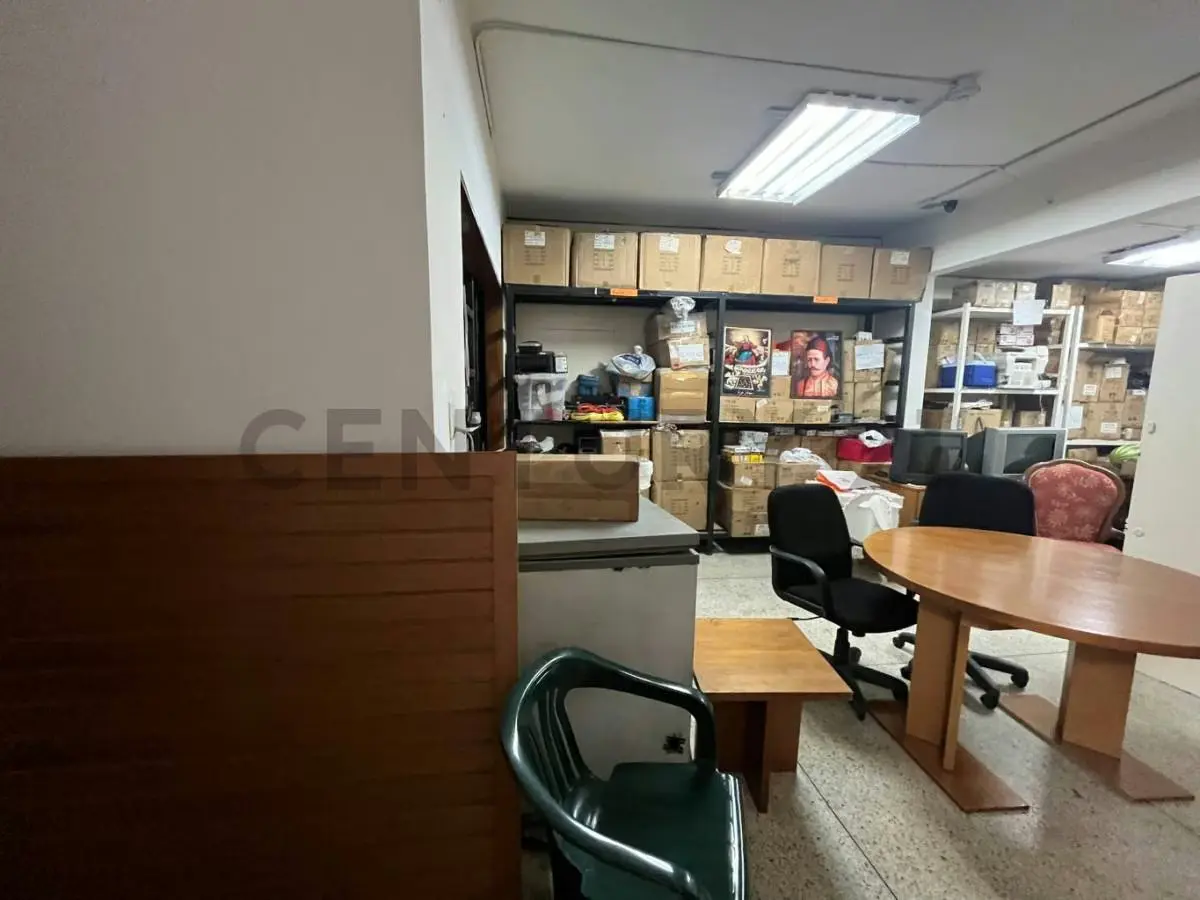 Casa de tres niveles de 700 m² con montacargas para oficinas o industria - 25