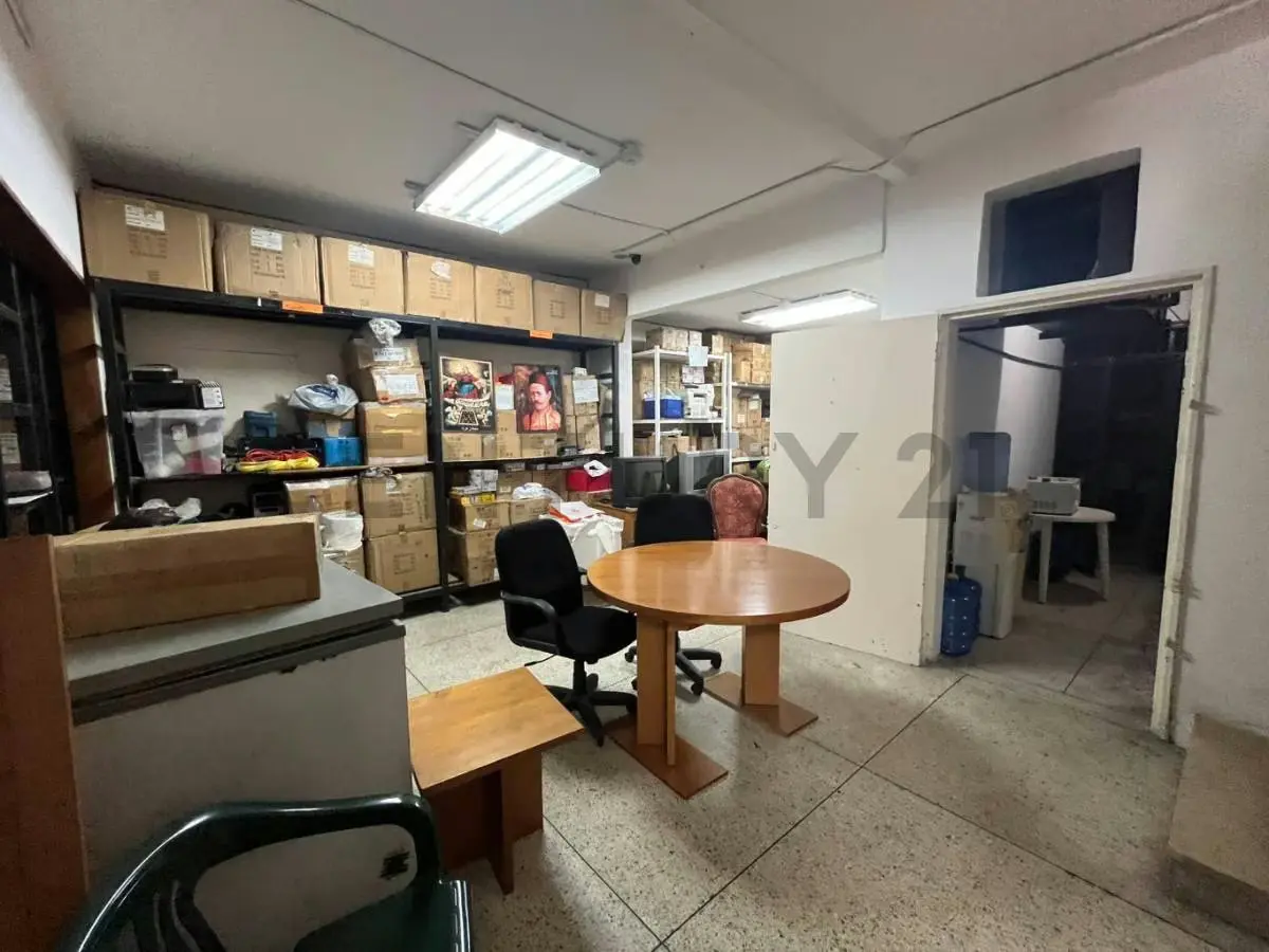 Casa de tres niveles de 700 m² con montacargas para oficinas o industria - 26