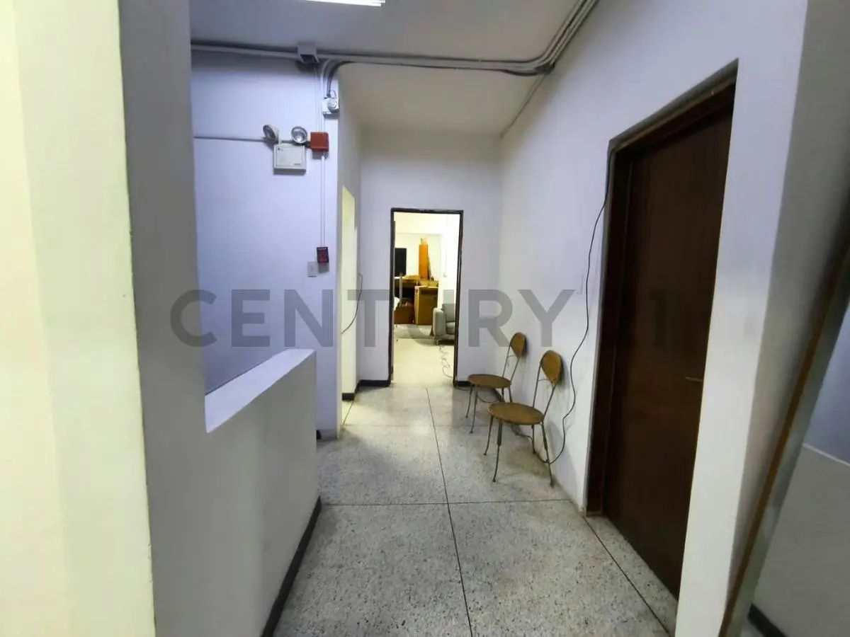 Casa de tres niveles de 700 m² con montacargas para oficinas o industria - 7