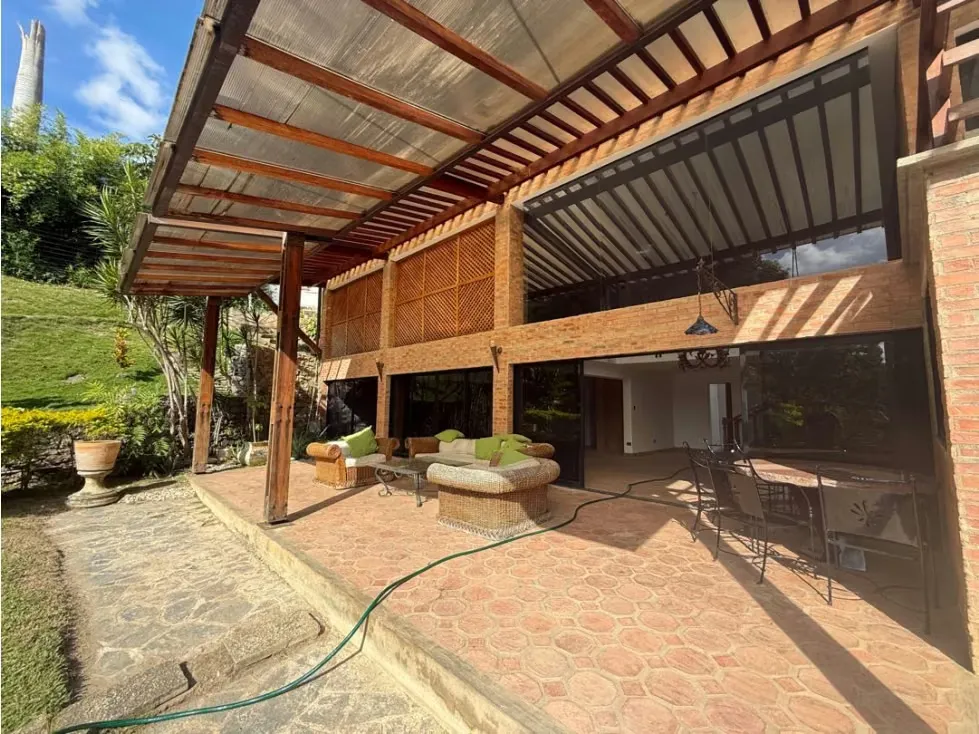 Se vende casa c/ piscina 587m2 Valle Arriba 4842 - 42