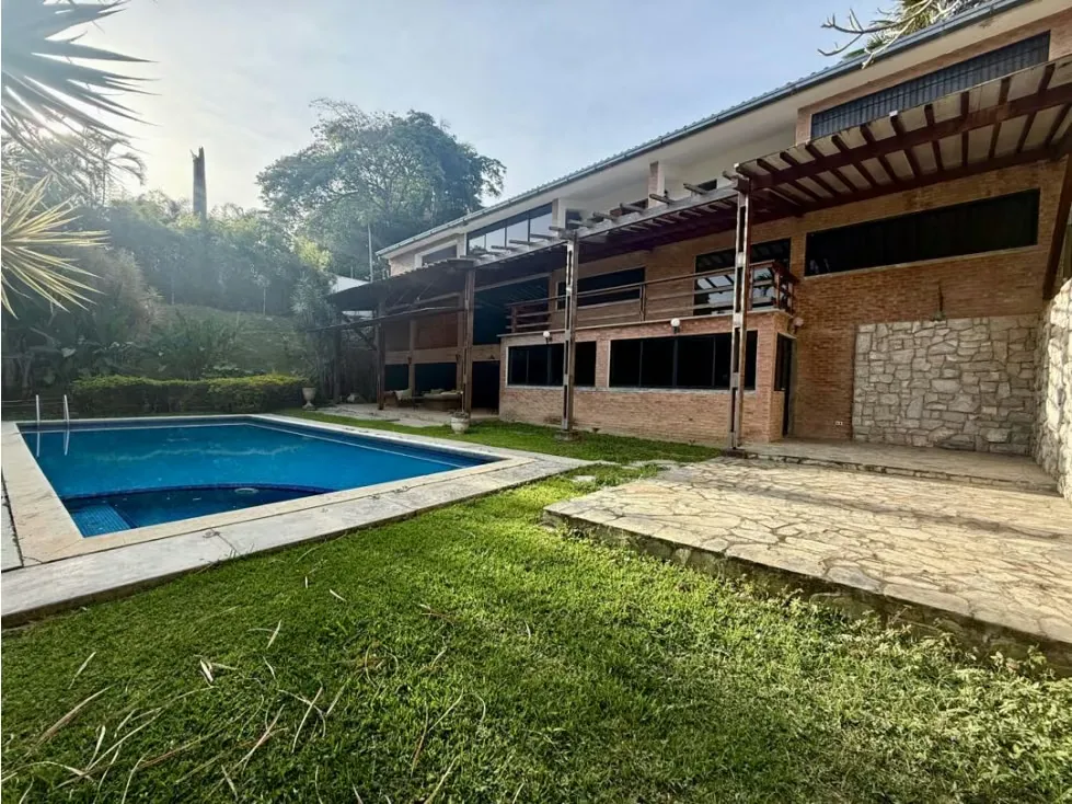 Se vende casa c/ piscina 587m2 Valle Arriba 4842 - 43