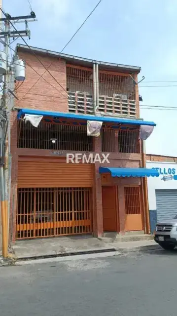 En venta Edificio Casa Comercial, ubicado en Santa Rosa