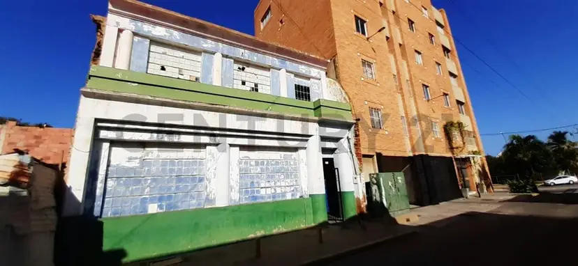 Casa en el centro con muy buen punto comercial