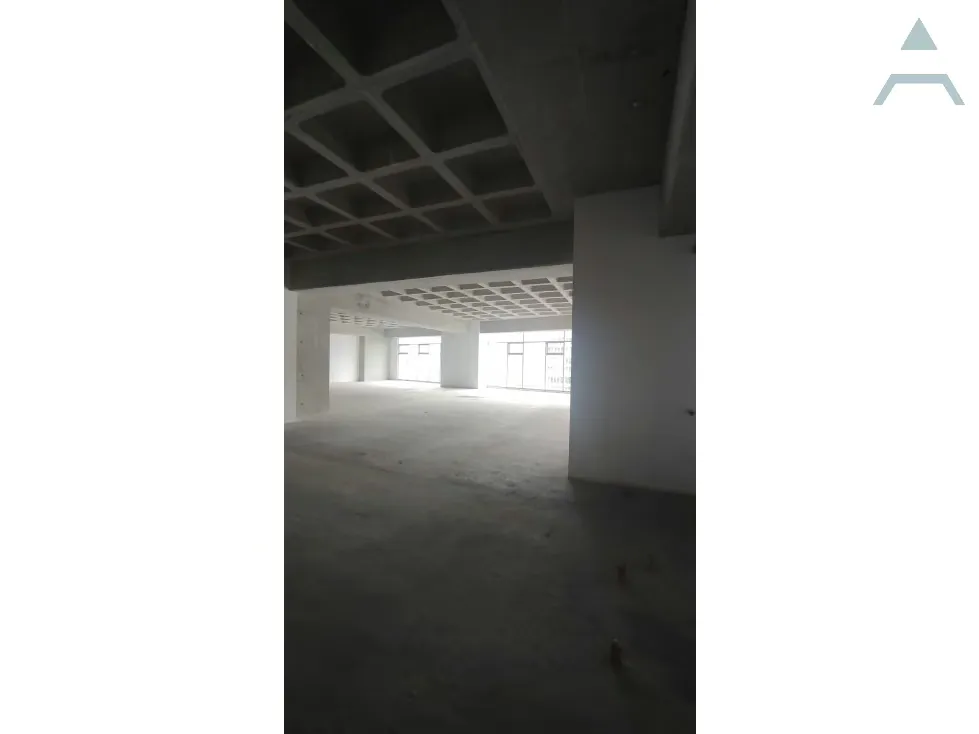 Se alquila Oficina 315m² Las Mercedes - 2