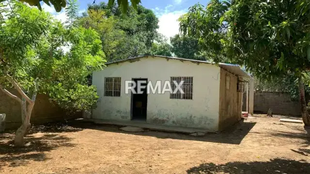 Casa en obra gris con amplio terreno en venta - Municipio Garcia, San Antonio Sur.