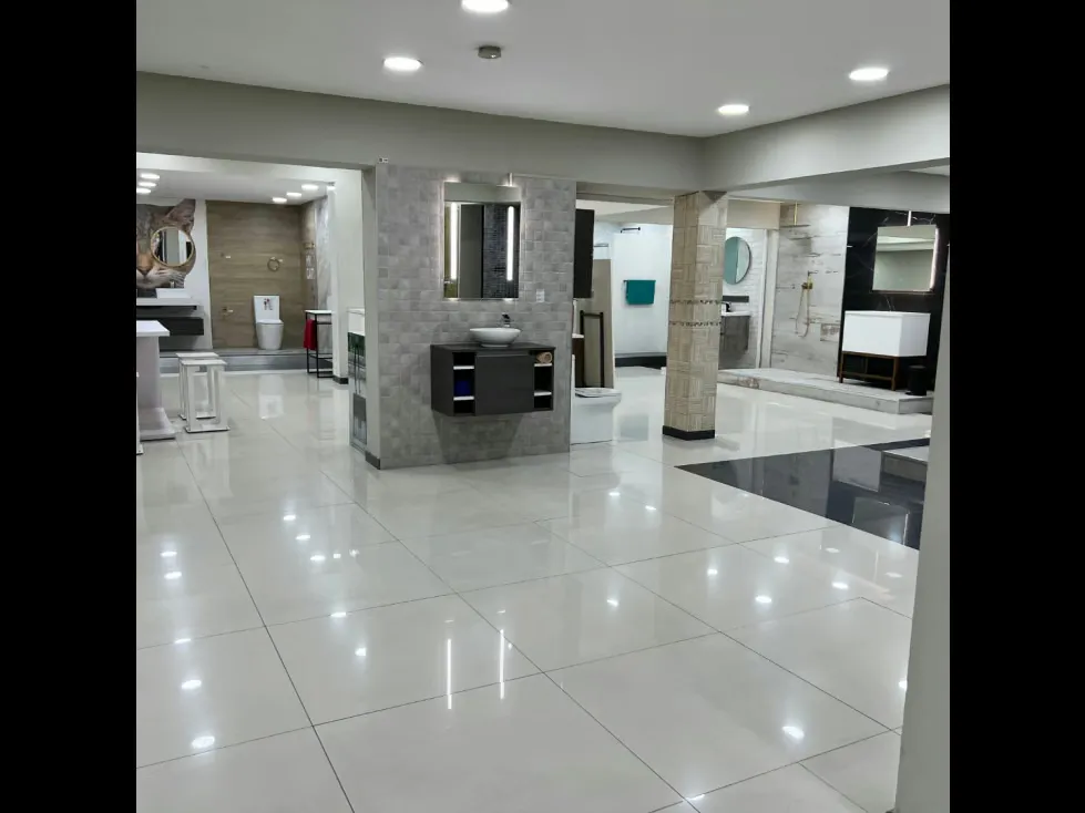LOCAL COMERCIAL EN VENTA 2.259 M2- URB EL BOSQUE - 2