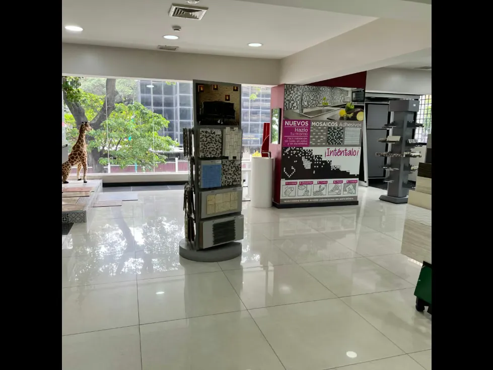 LOCAL COMERCIAL EN VENTA 2.259 M2- URB EL BOSQUE - 5