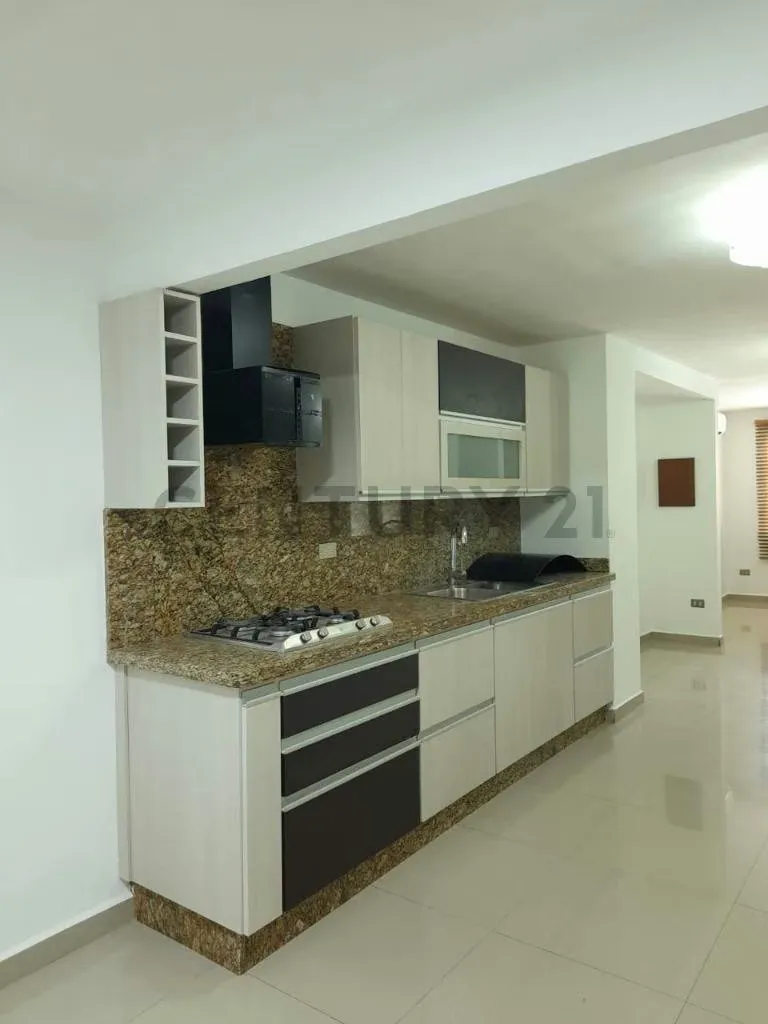 Townhouse en Alquiler de 3 niveles en Camino de Tarabana - 4