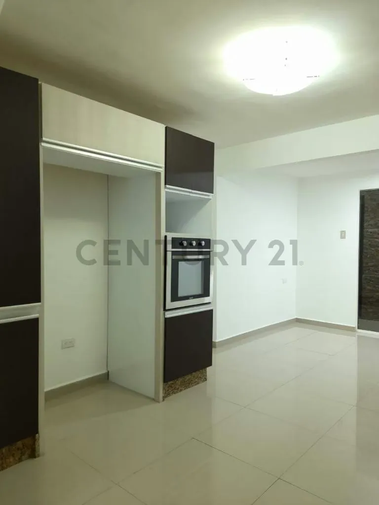 Townhouse en Alquiler de 3 niveles en Camino de Tarabana - 5
