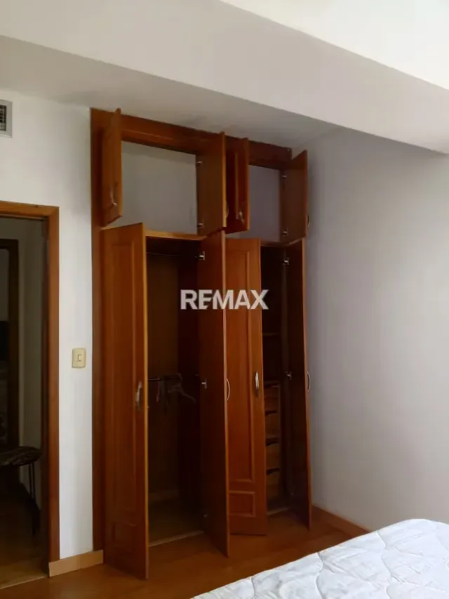 EN ALQUILER AMPLIO APARTAMENTO PENTHOUSE DE 142M2 DÚPLEX AMOBLADO Y EQUIPADO EN RESIDENCIAS EMPERATRIZ LECHERÍA VENEZUELA - 15