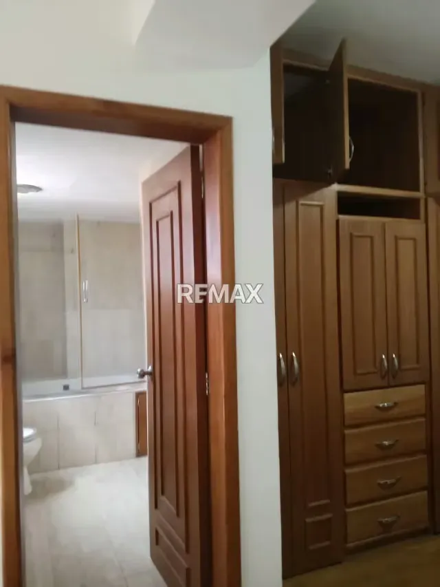 EN ALQUILER AMPLIO APARTAMENTO PENTHOUSE DE 142M2 DÚPLEX AMOBLADO Y EQUIPADO EN RESIDENCIAS EMPERATRIZ LECHERÍA VENEZUELA - 17