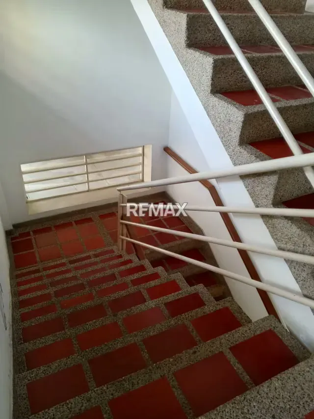 EN ALQUILER AMPLIO APARTAMENTO PENTHOUSE DE 142M2 DÚPLEX AMOBLADO Y EQUIPADO EN RESIDENCIAS EMPERATRIZ LECHERÍA VENEZUELA - 18