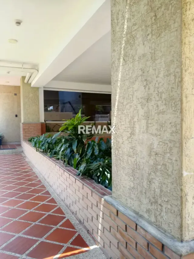 EN ALQUILER AMPLIO APARTAMENTO PENTHOUSE DE 142M2 DÚPLEX AMOBLADO Y EQUIPADO EN RESIDENCIAS EMPERATRIZ LECHERÍA VENEZUELA - 4
