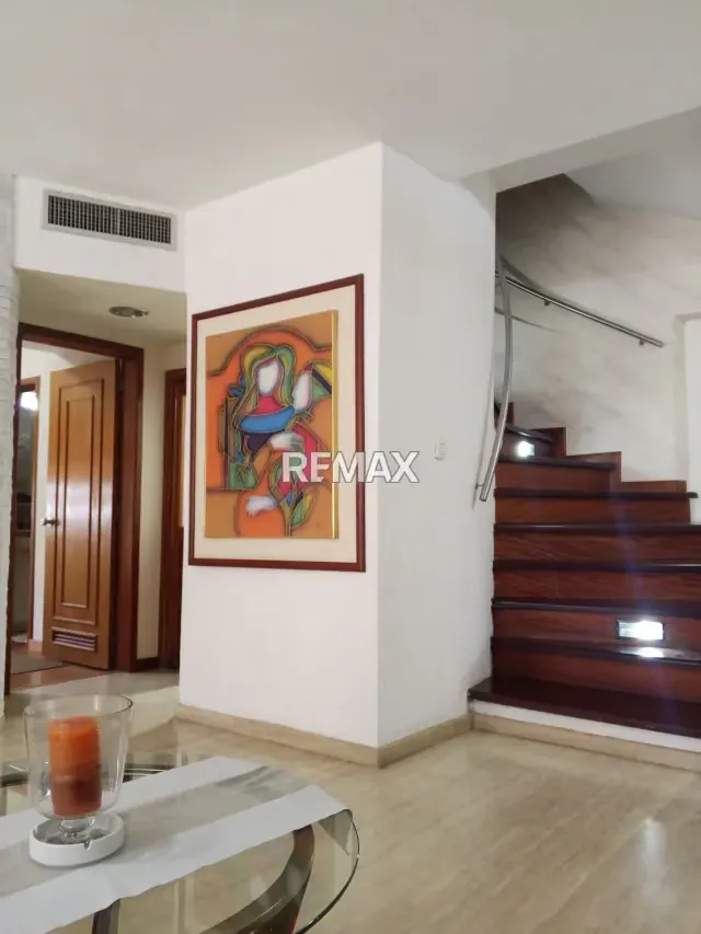 EN ALQUILER AMPLIO APARTAMENTO PENTHOUSE DE 142M2 DÚPLEX AMOBLADO Y EQUIPADO EN RESIDENCIAS EMPERATRIZ LECHERÍA VENEZUELA - 6