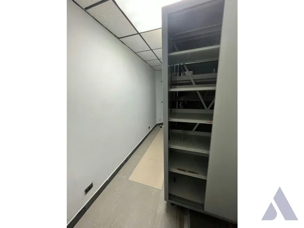 Se Vende Oficina 548m2 El Rosal 0701 - 21