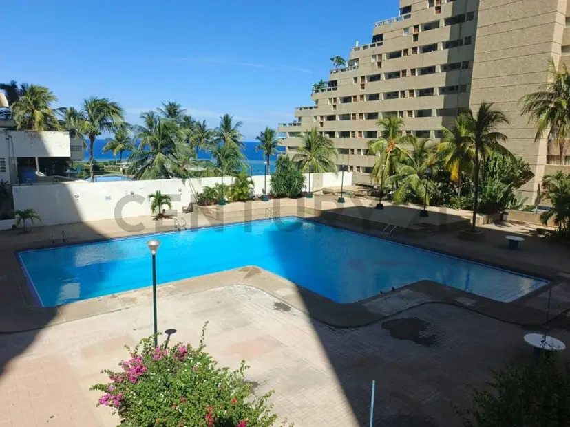 Se vende Apartamento en Urb. Playa Grande con Vista al Mar