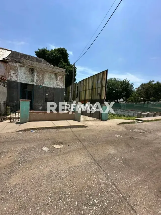 TERRENO EN VENTA EN AVENIDA FALCÓN - 3