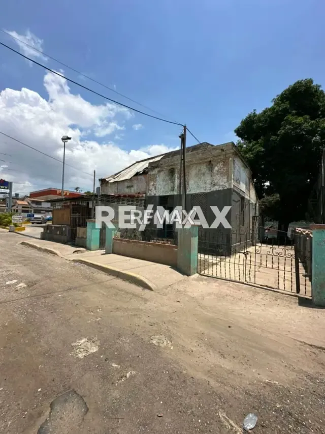 TERRENO EN VENTA EN AVENIDA FALCÓN - 5